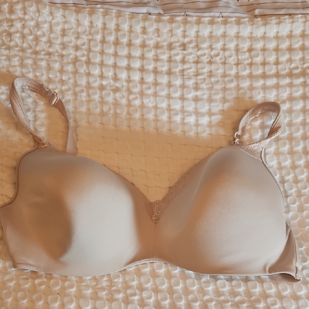 Elegant Beige Women's Bra 40G
